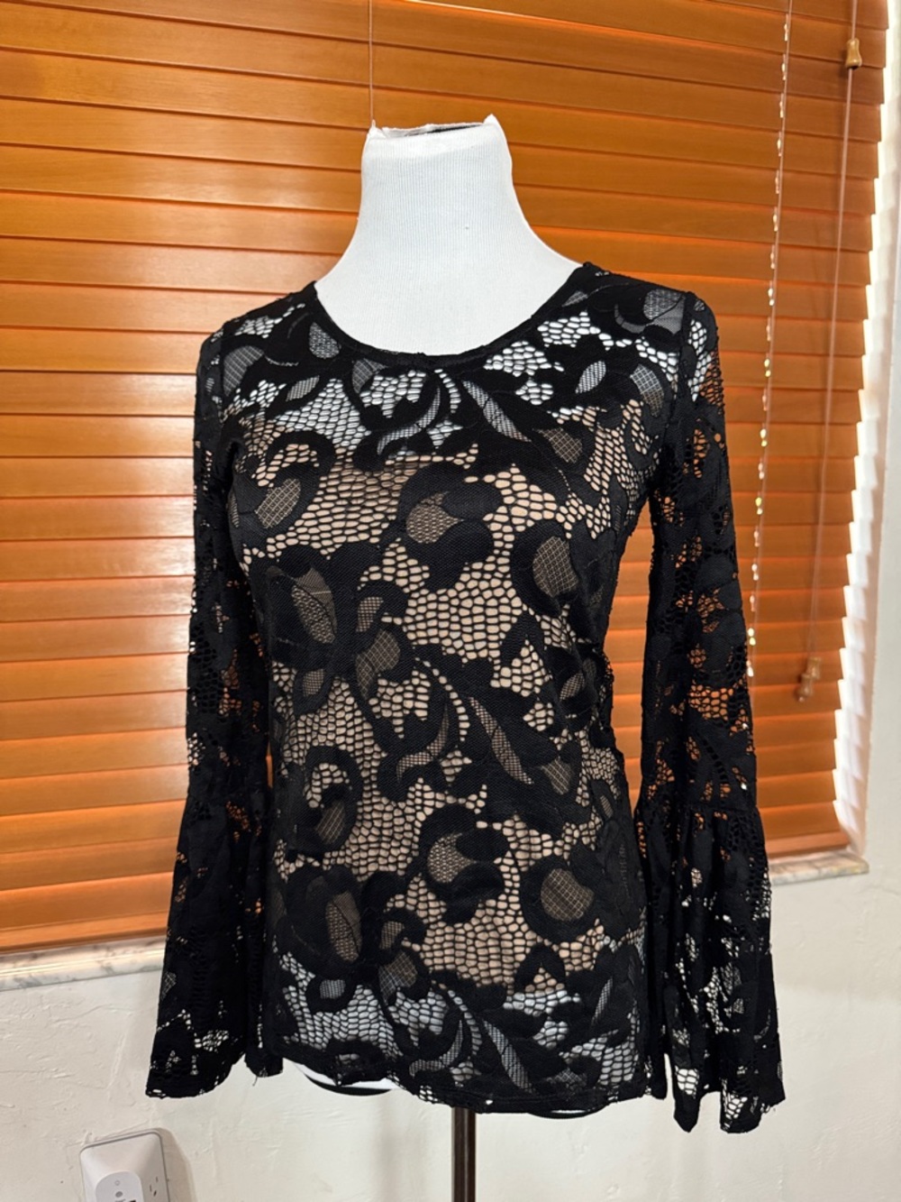 INC International Concepts Black Floral Lace Long-Sleeve Top Sz XS